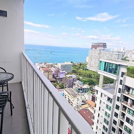 Llx Apartments At The Base Condo Pattaya Luaran gambar