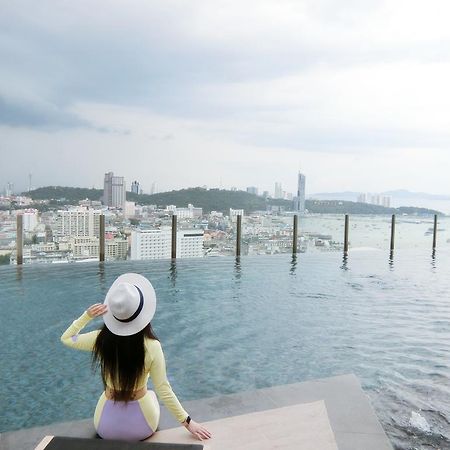 Llx Apartments At The Base Condo Pattaya Luaran gambar