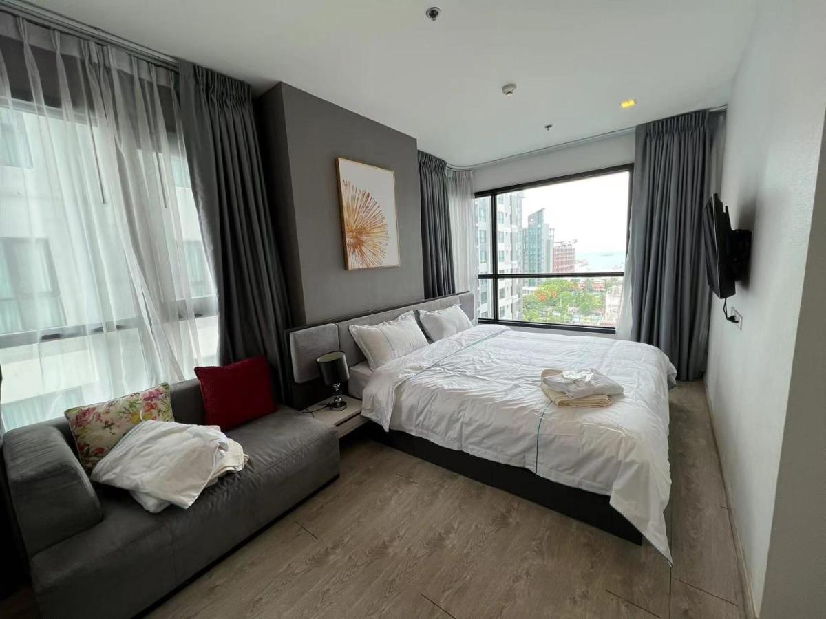 Llx Apartments At The Base Condo Pattaya Luaran gambar
