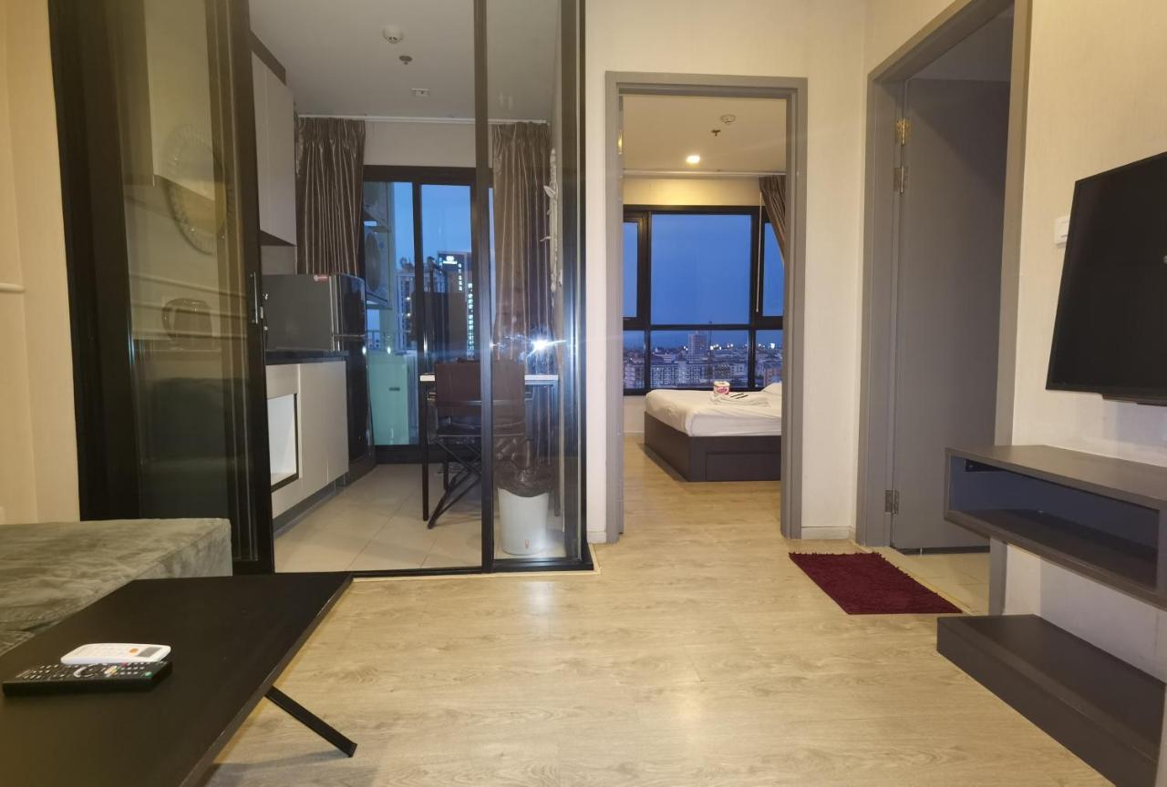 Llx Apartments At The Base Condo Pattaya Luaran gambar