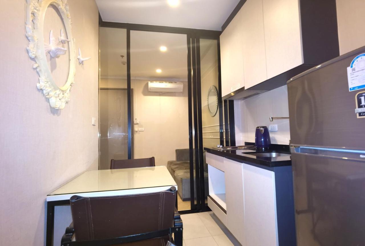 Llx Apartments At The Base Condo Pattaya Luaran gambar