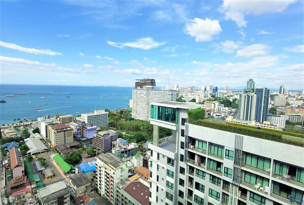 Llx Apartments At The Base Condo Pattaya Luaran gambar