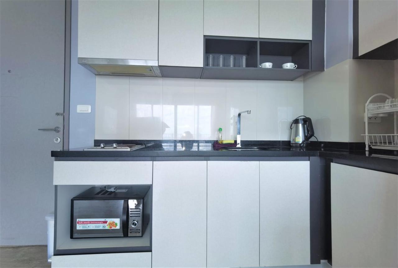 Llx Apartments At The Base Condo Pattaya Luaran gambar