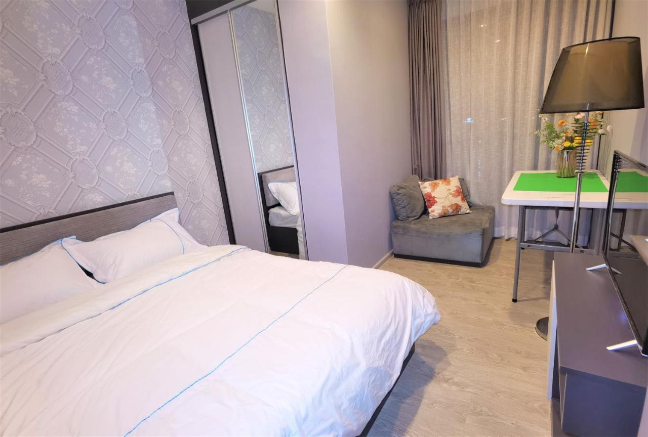 Llx Apartments At The Base Condo Pattaya Luaran gambar