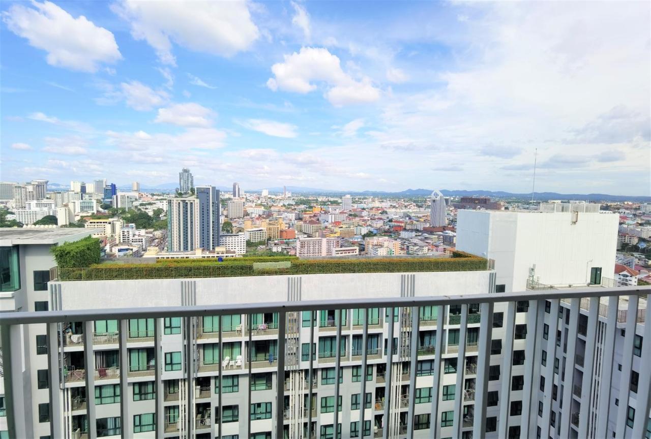 Llx Apartments At The Base Condo Pattaya Luaran gambar