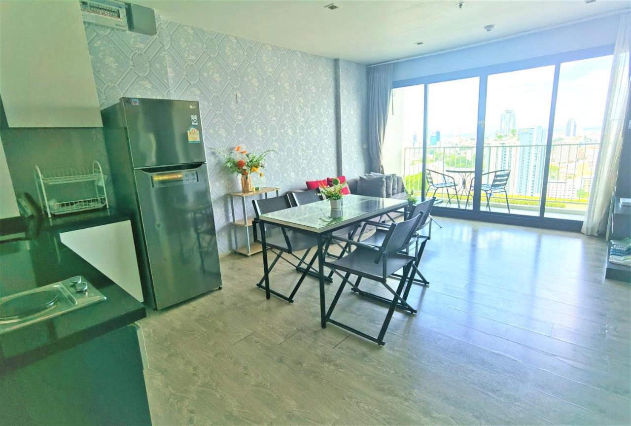 Llx Apartments At The Base Condo Pattaya Luaran gambar