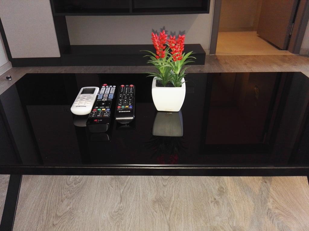 Llx Apartments At The Base Condo Pattaya Luaran gambar