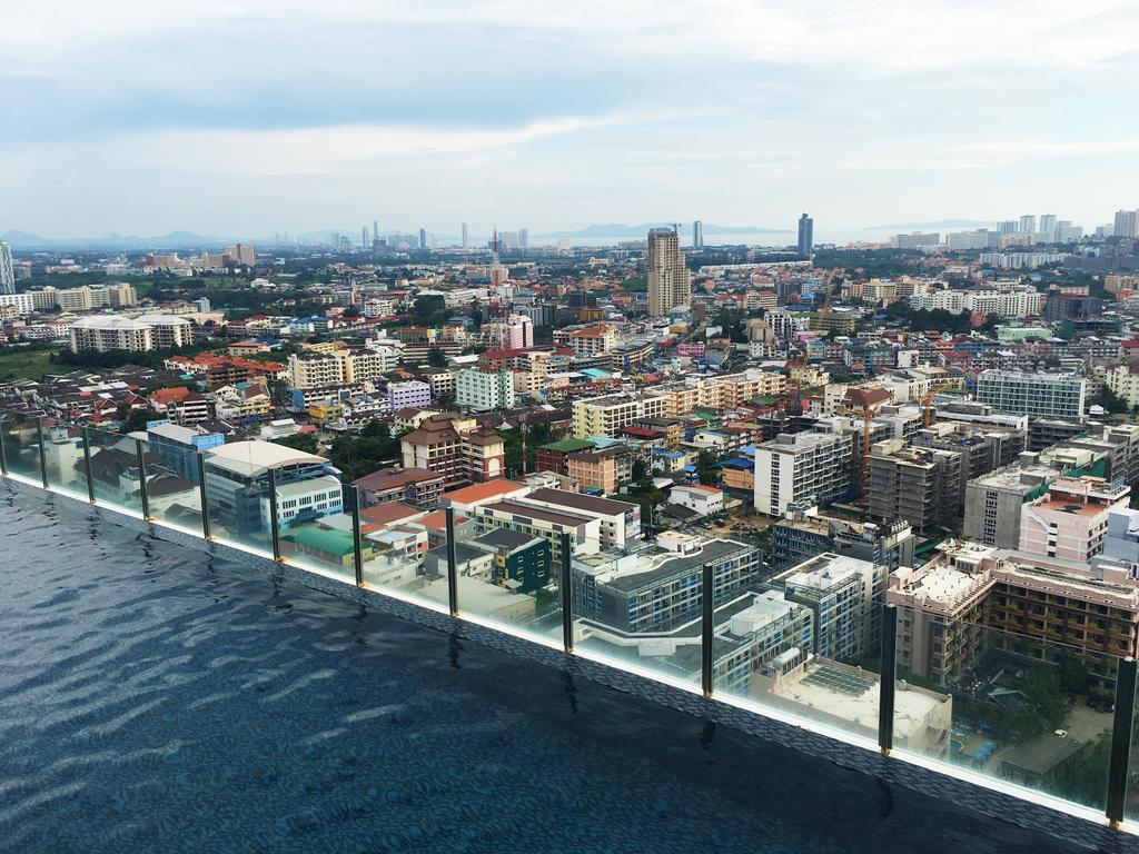 Llx Apartments At The Base Condo Pattaya Luaran gambar