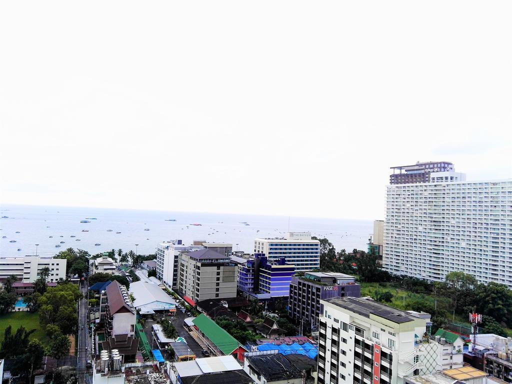 Llx Apartments At The Base Condo Pattaya Luaran gambar