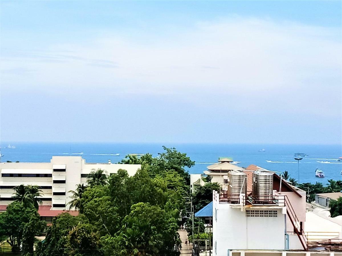 Llx Apartments At The Base Condo Pattaya Luaran gambar