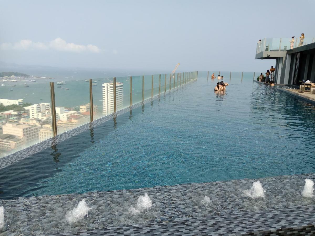 Llx Apartments At The Base Condo Pattaya Luaran gambar