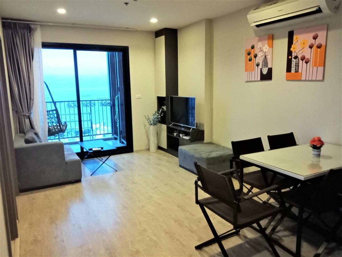Llx Apartments At The Base Condo Pattaya Luaran gambar