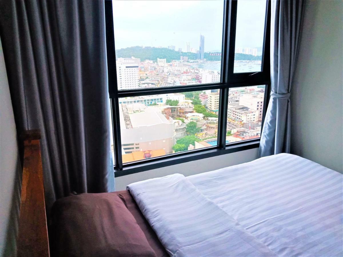 Llx Apartments At The Base Condo Pattaya Luaran gambar