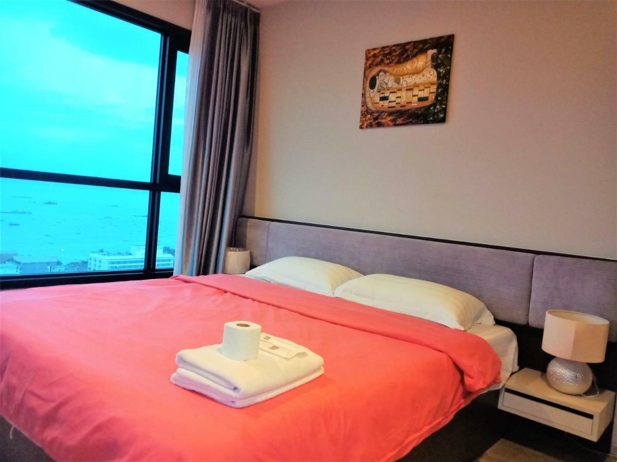 Llx Apartments At The Base Condo Pattaya Luaran gambar