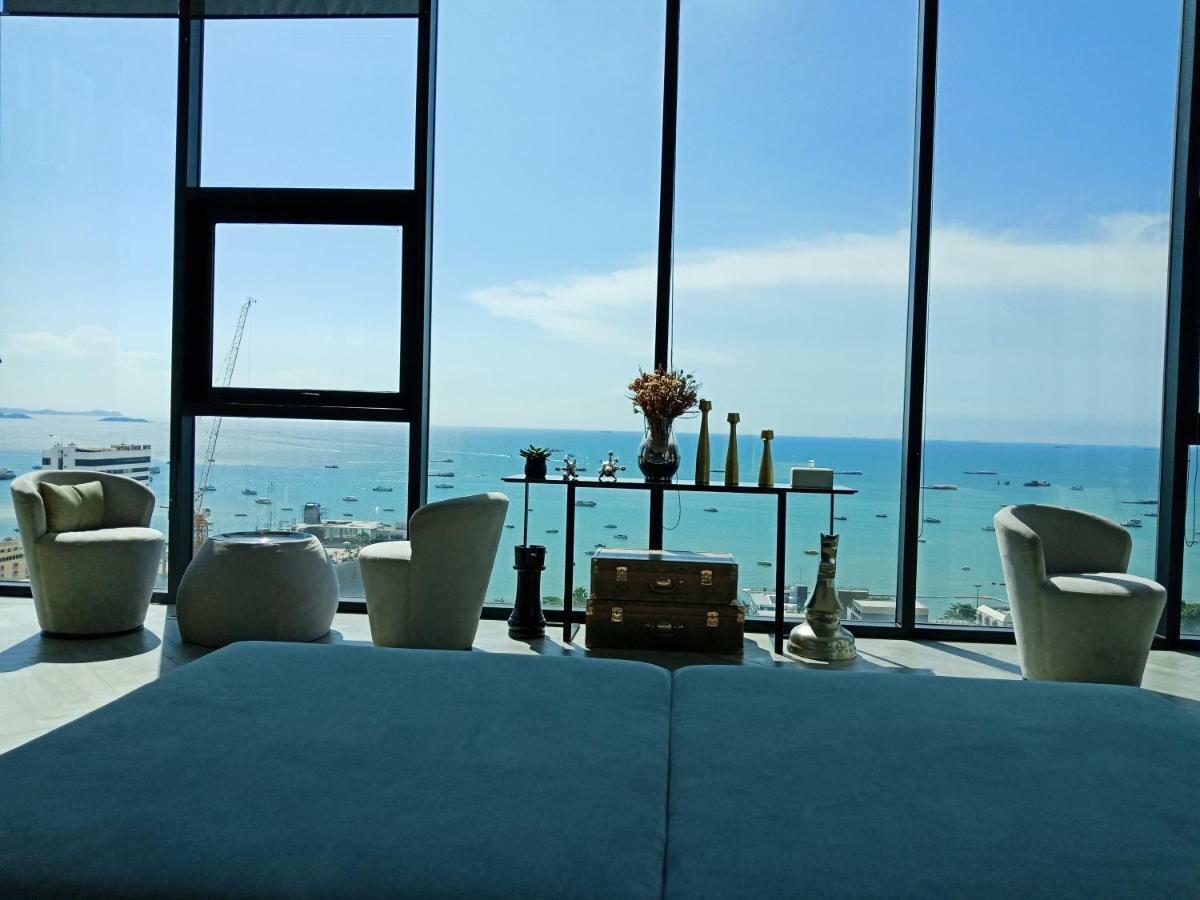 Llx Apartments At The Base Condo Pattaya Luaran gambar