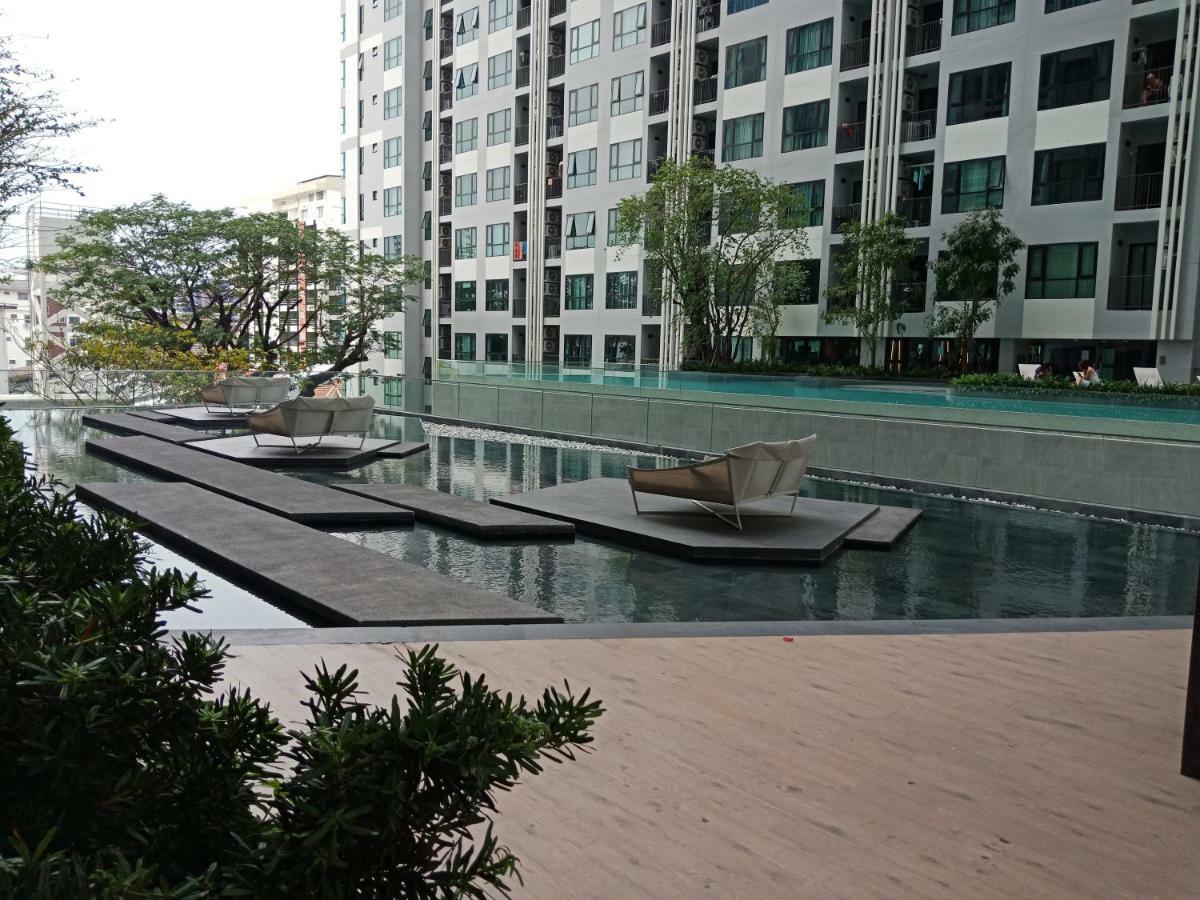 Llx Apartments At The Base Condo Pattaya Luaran gambar